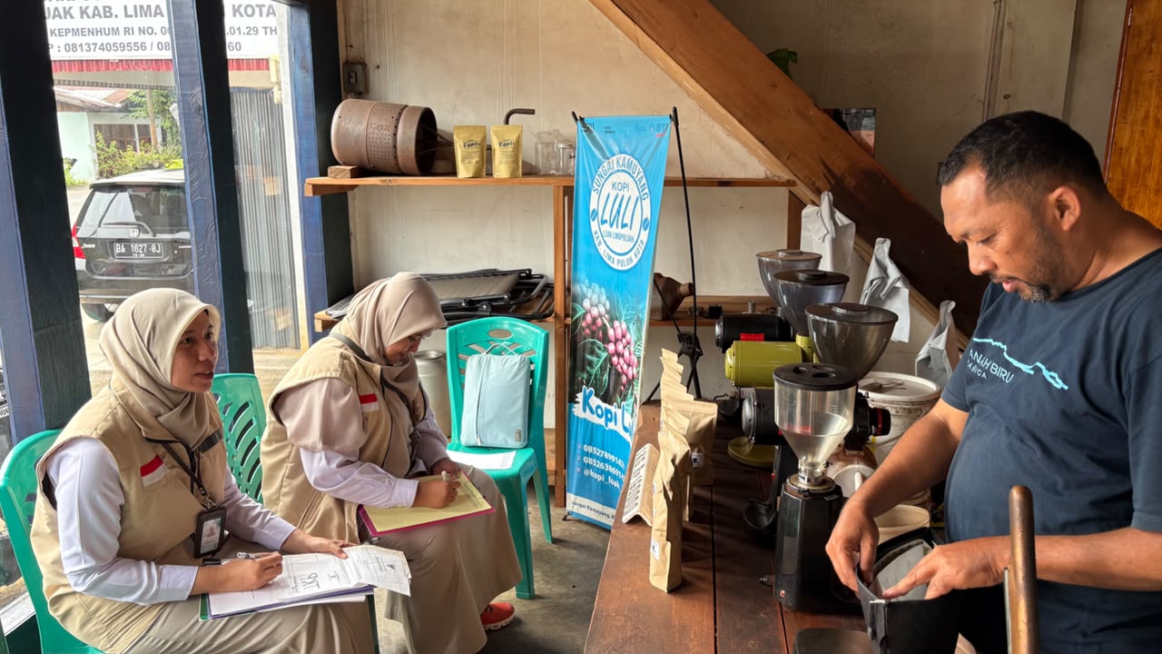 Dekatkan Layanan kepada UMKM, Balai POM Dampingi Pelaku Usaha Kopi Bubuk di Lima Puluh Kota