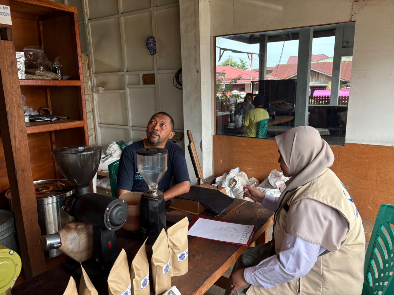Dekatkan Layanan kepada UMKM, Balai POM Dampingi Pelaku Usaha Kopi Bubuk di Lima Puluh Kota